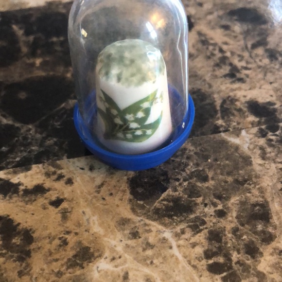 Norfolk Fine China thimble and a vintage thimble - Picture 4 of 8